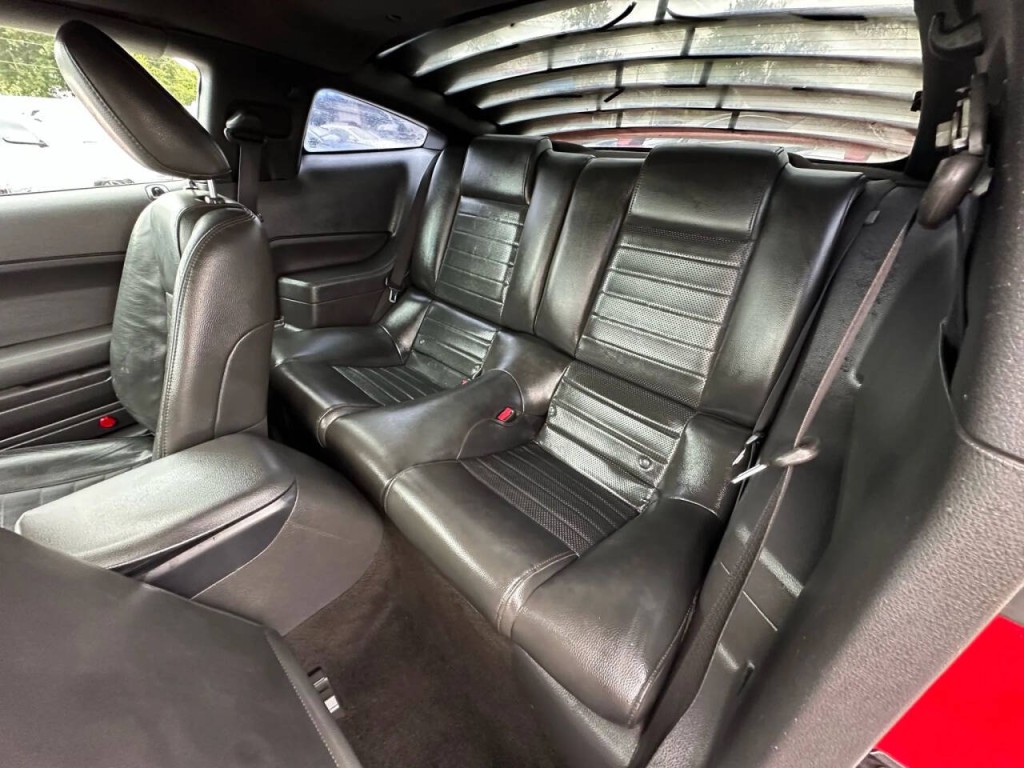 2006 Ford Mustang Image 12