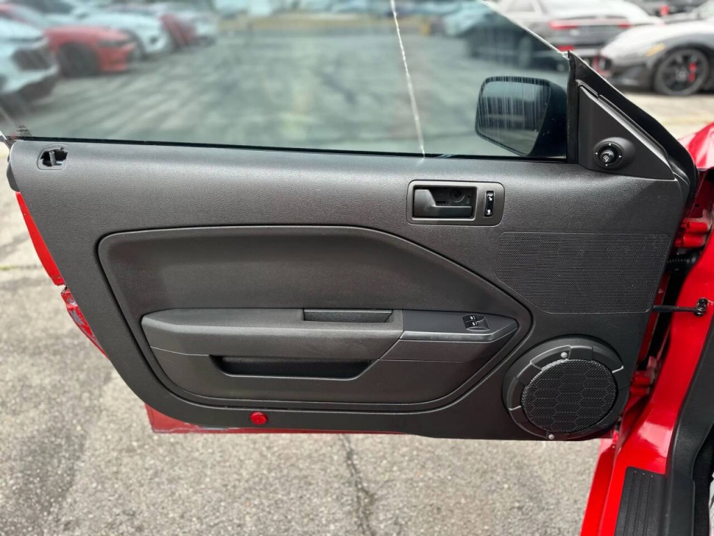 2006 Ford Mustang Image 14