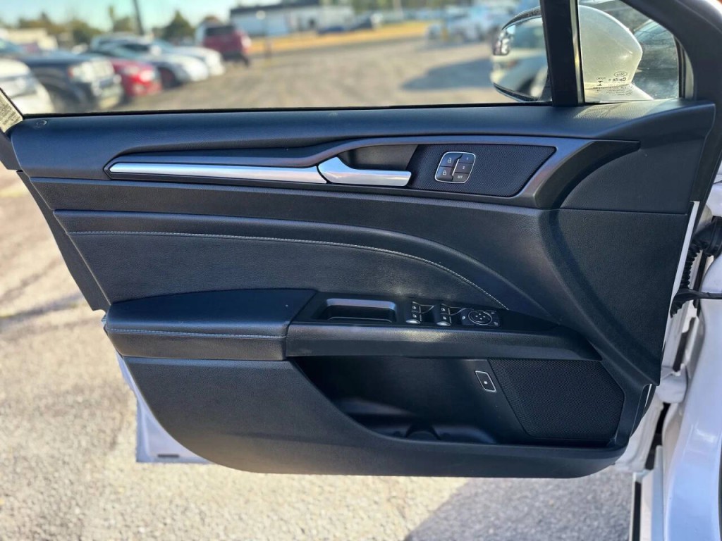 2017 Ford Fusion Image 19