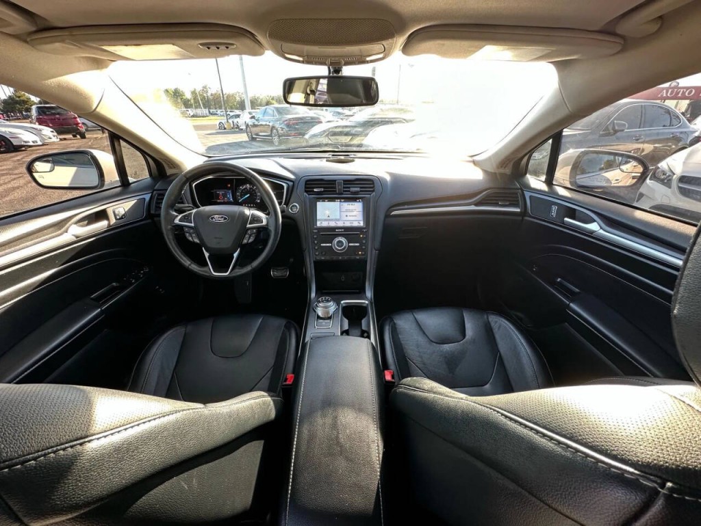 2017 Ford Fusion Image 2