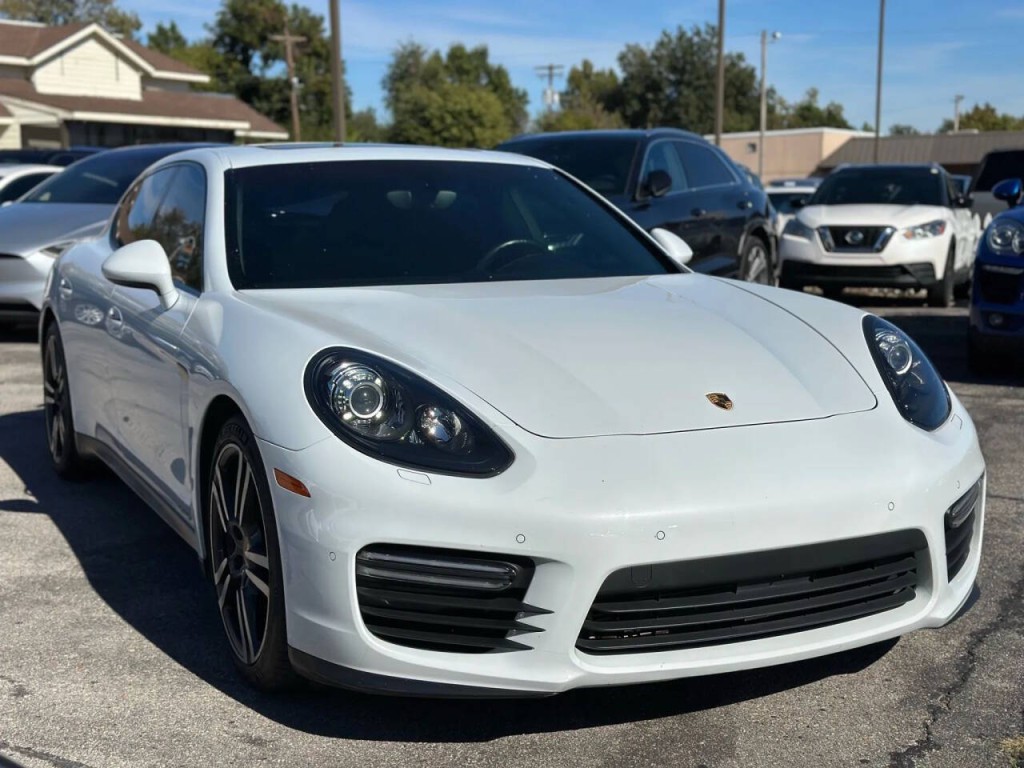 2016 Porsche Panamera Image 4