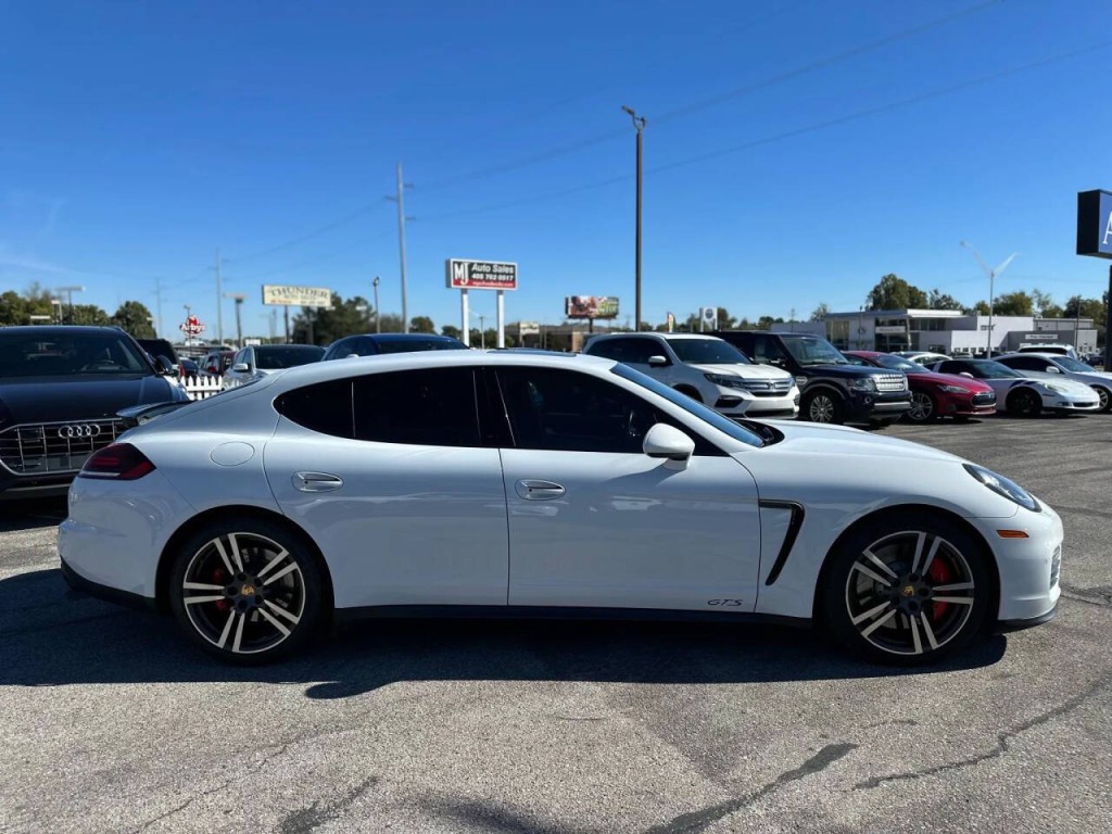 2016 Porsche Panamera Image 5