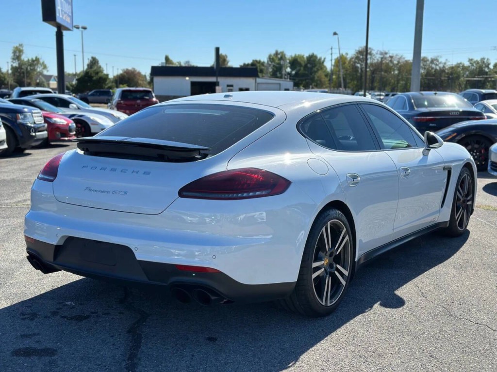 2016 Porsche Panamera Image 6
