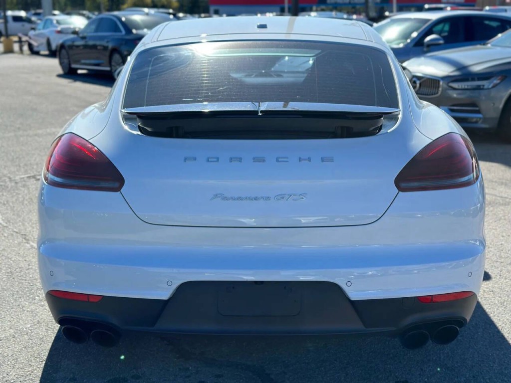 2016 Porsche Panamera Image 7