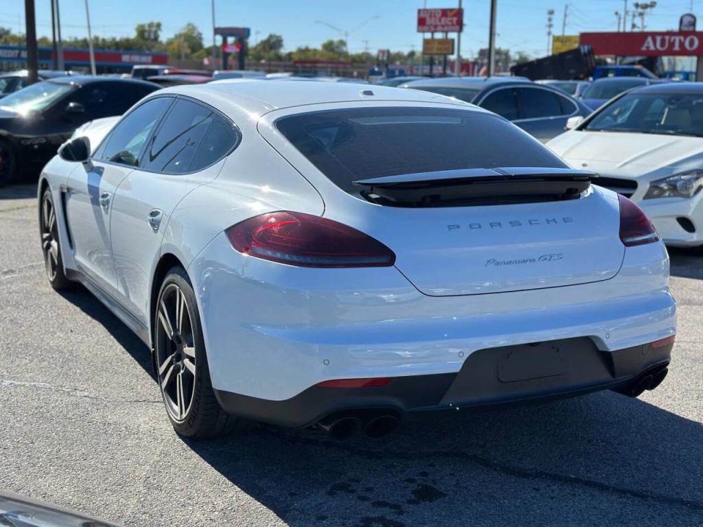 2016 Porsche Panamera Image 8