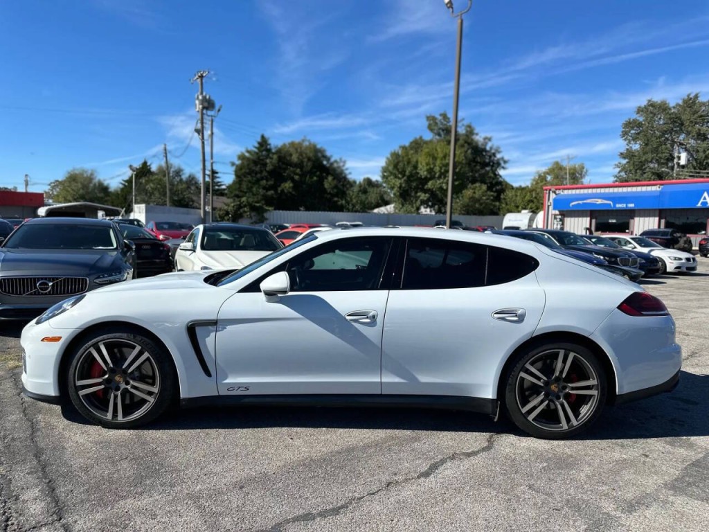 2016 Porsche Panamera Image 9