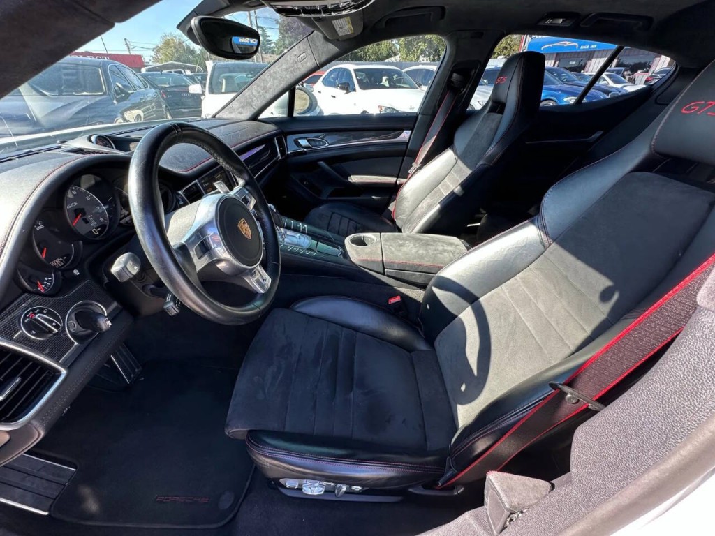 2016 Porsche Panamera Image 10