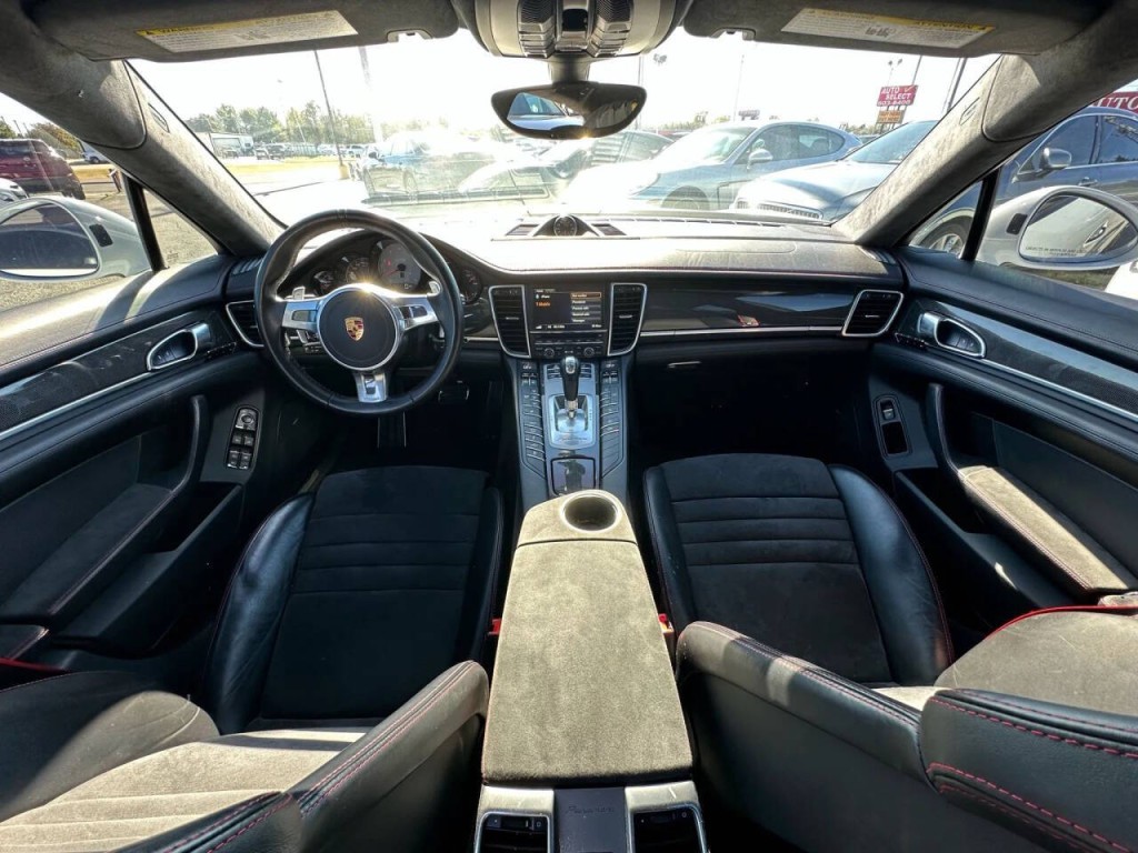 2016 Porsche Panamera Image 11