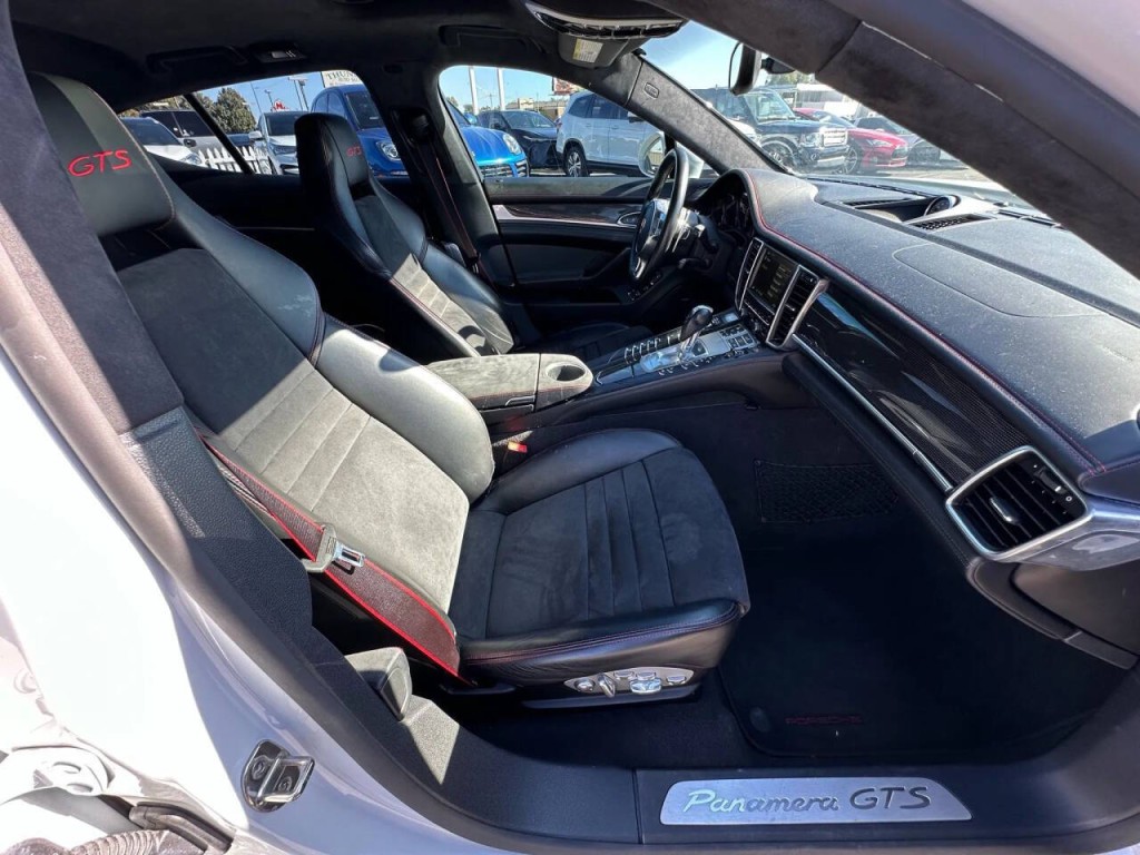 2016 Porsche Panamera Image 13