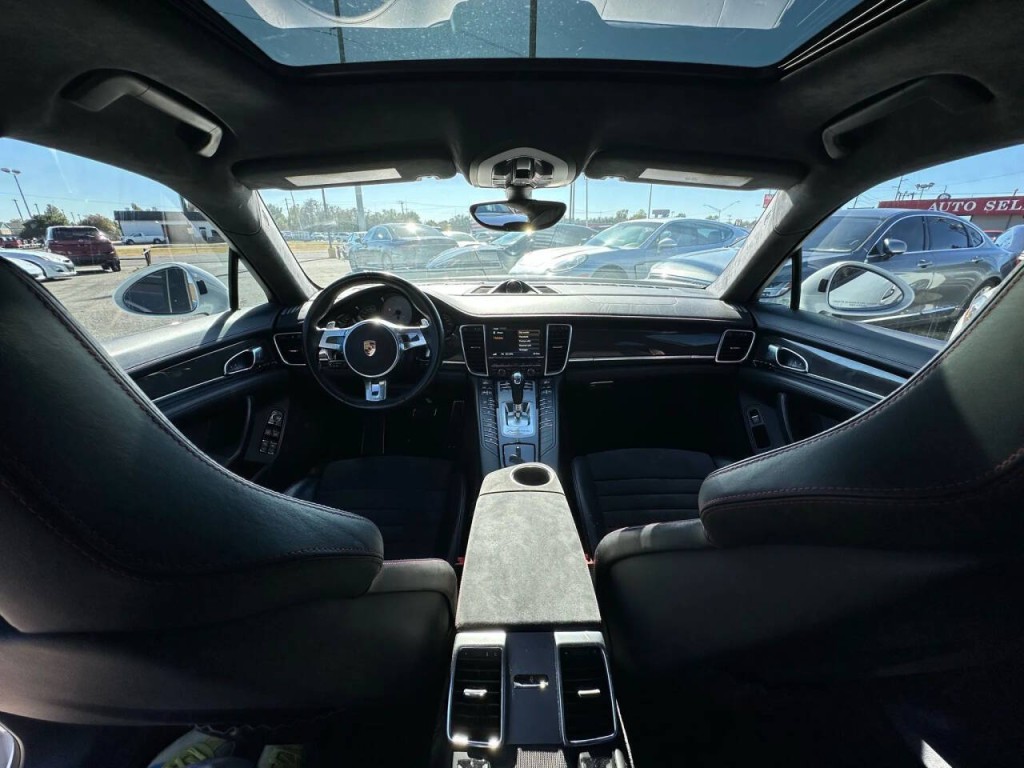 2016 Porsche Panamera Image 15