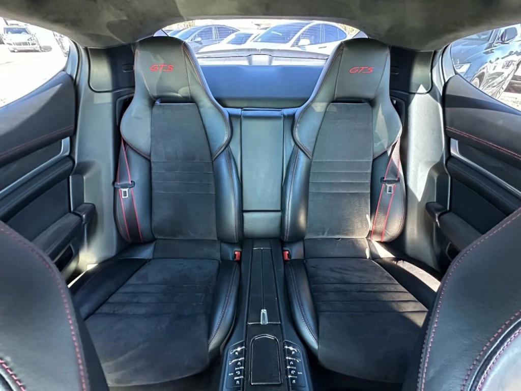 2016 Porsche Panamera Image 16