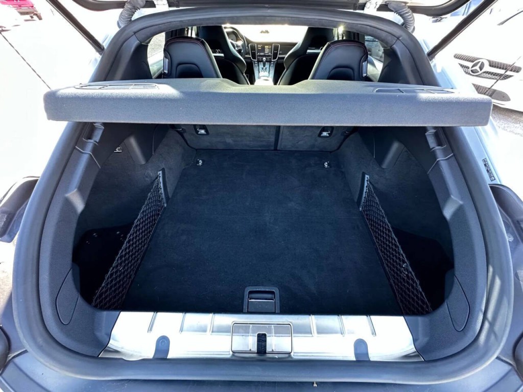 2016 Porsche Panamera Image 18