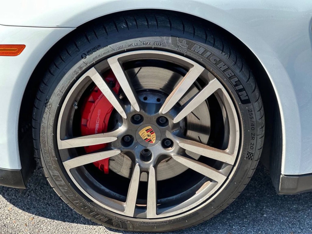 2016 Porsche Panamera Image 24