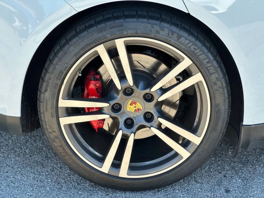 2016 Porsche Panamera Image 25