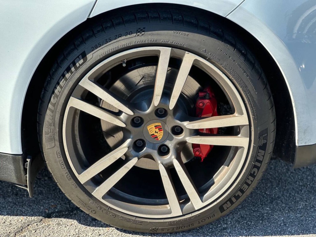 2016 Porsche Panamera Image 26