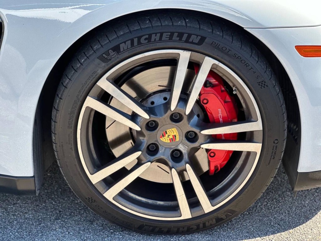 2016 Porsche Panamera Image 27