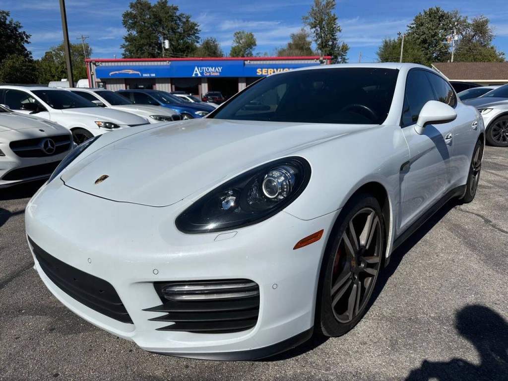2016 Porsche Panamera Image 28