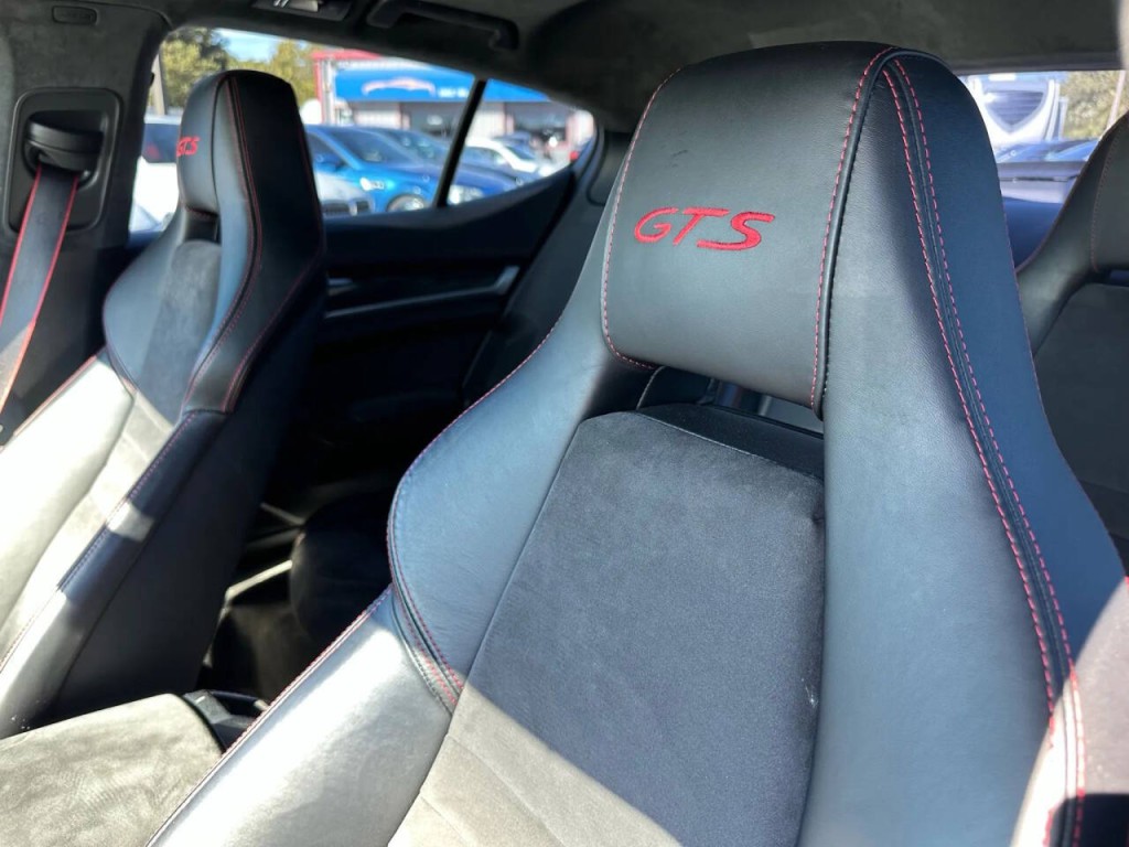 2016 Porsche Panamera Image 40