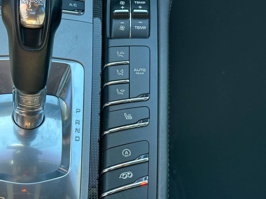 2016 Porsche Panamera Image 42