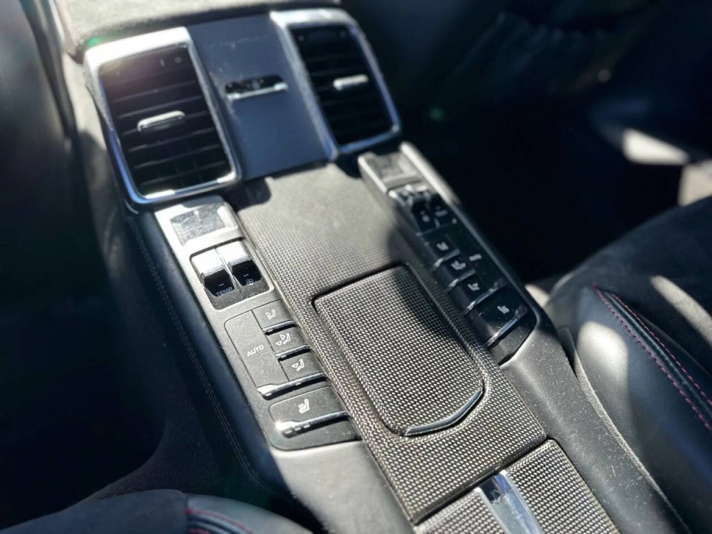 2016 Porsche Panamera Image 43