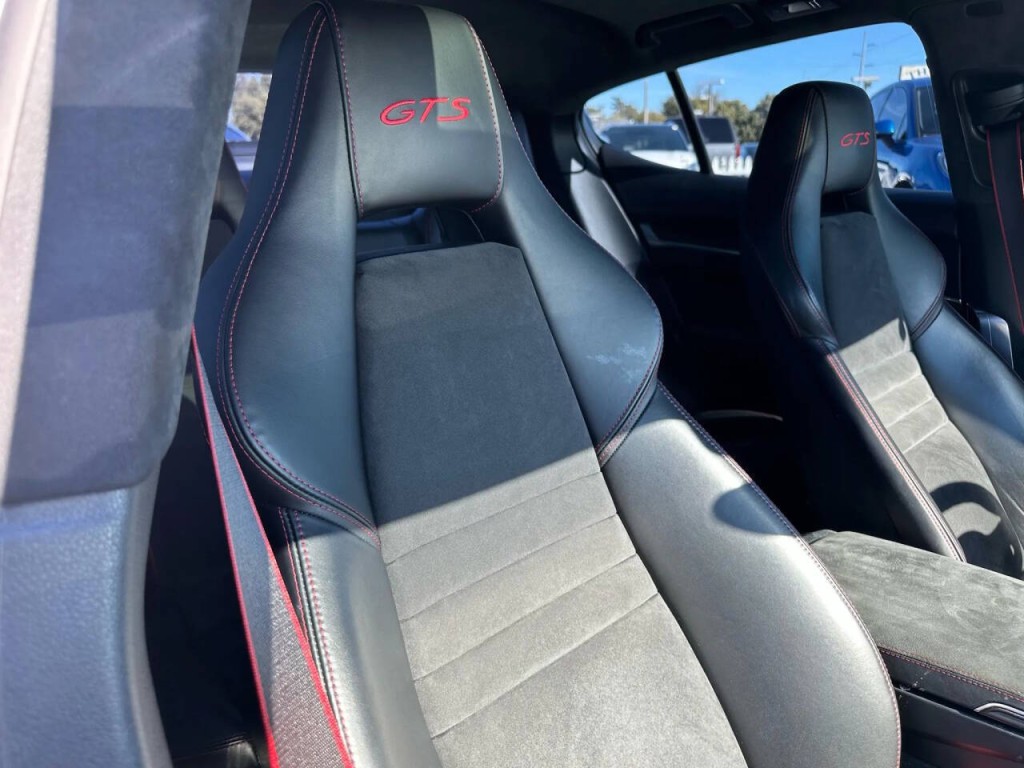 2016 Porsche Panamera Image 44