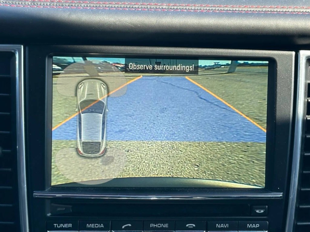 2016 Porsche Panamera Image 46