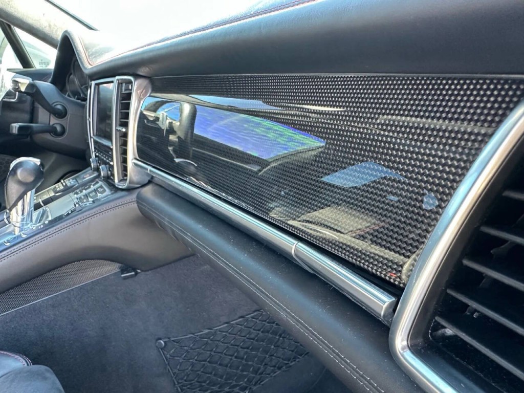 2016 Porsche Panamera Image 48