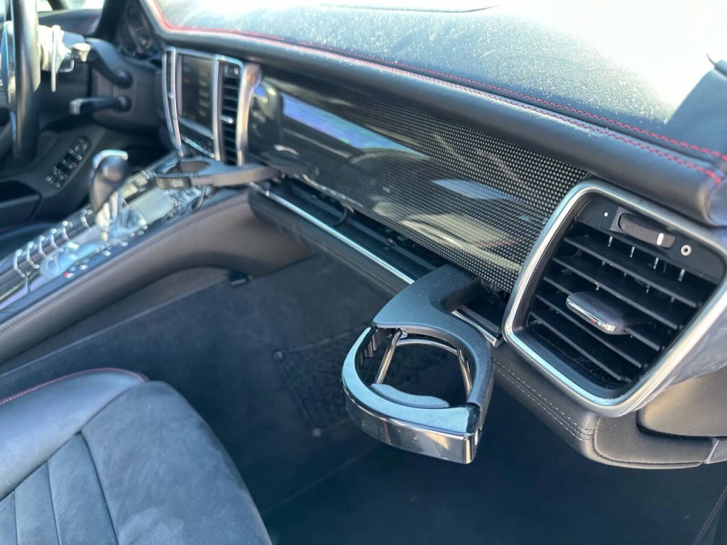 2016 Porsche Panamera Image 49