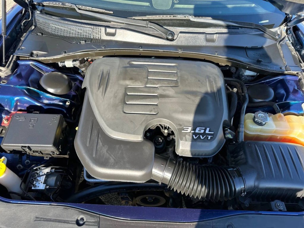 2016 Dodge Charger Image 18