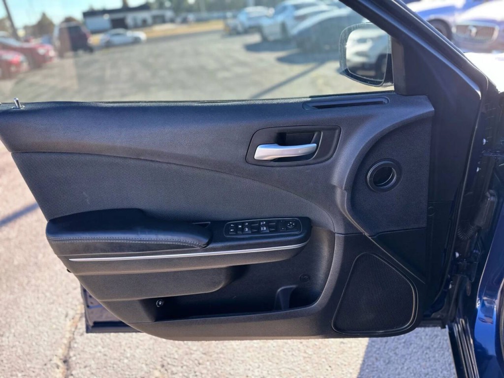 2016 Dodge Charger Image 19