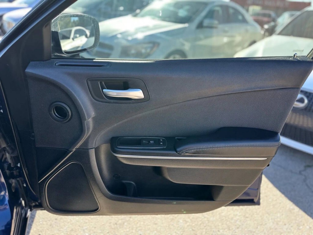 2016 Dodge Charger Image 21