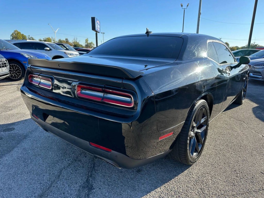 2022 Dodge Challenger Image 25