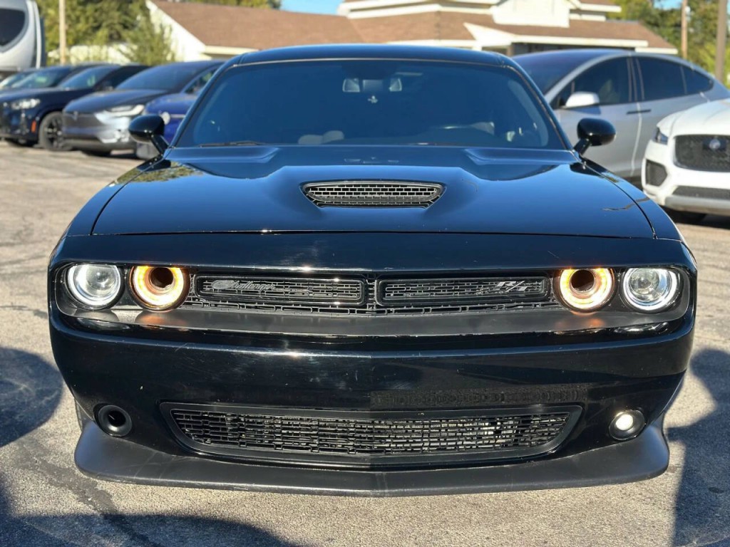 2022 Dodge Challenger Image 2
