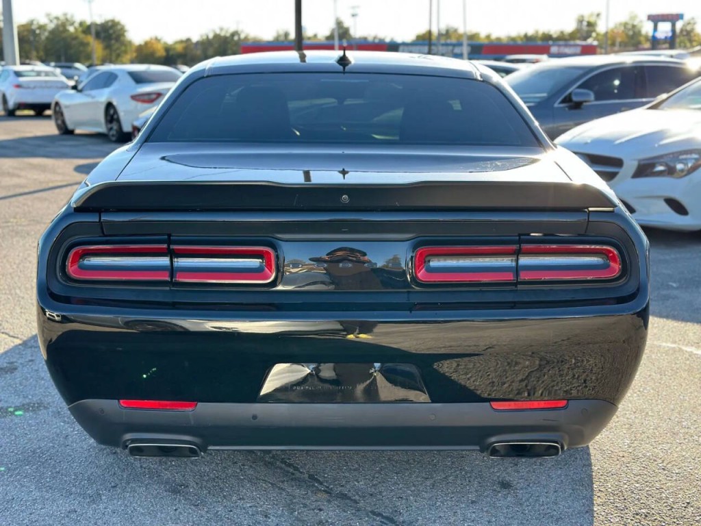 2022 Dodge Challenger Image 6