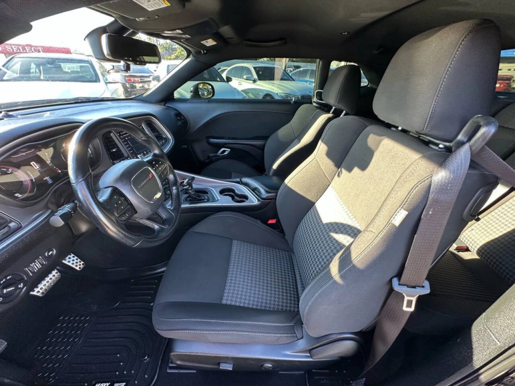 2022 Dodge Challenger Image 9