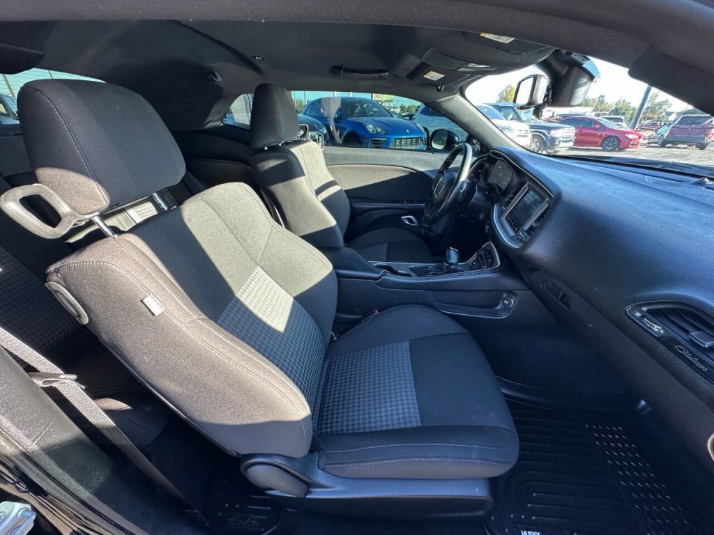 2022 Dodge Challenger Image 10