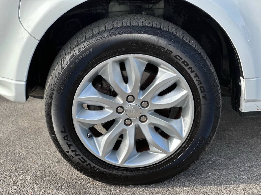 2015 Land Rover LR2 Image 24