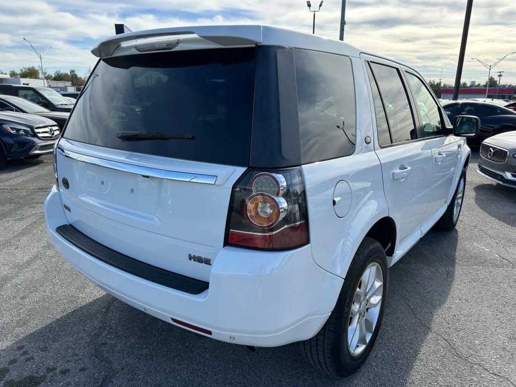 2015 Land Rover LR2 Image 29