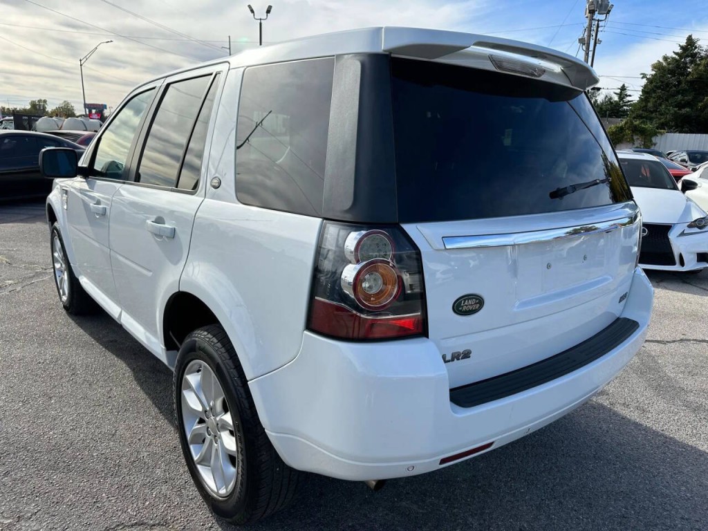 2015 Land Rover LR2 Image 31