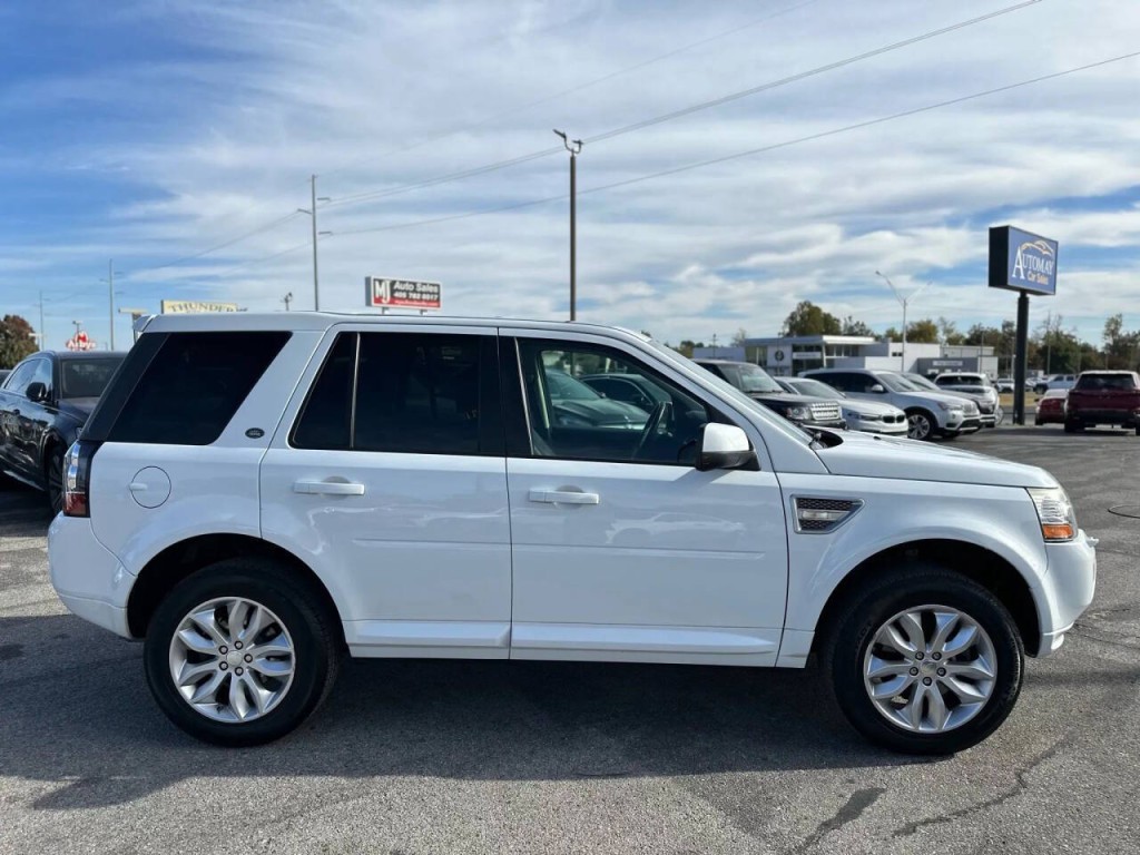 2015 Land Rover LR2 Image 5