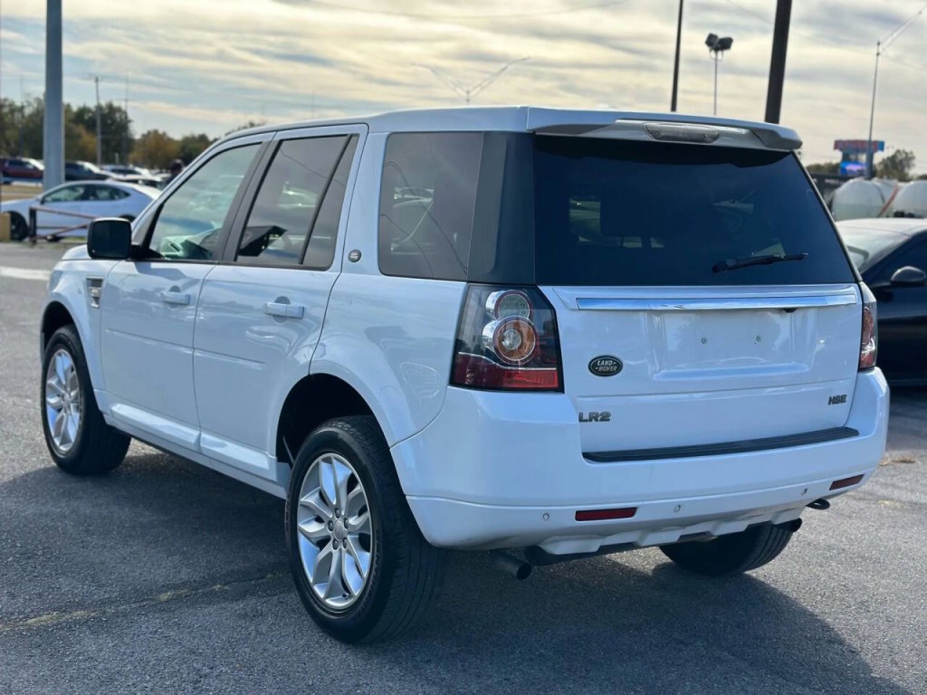 2015 Land Rover LR2 Image 6