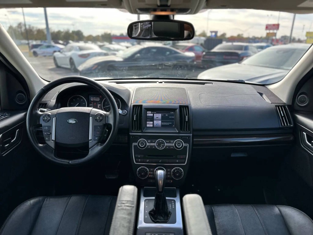 2015 Land Rover LR2 Image 10