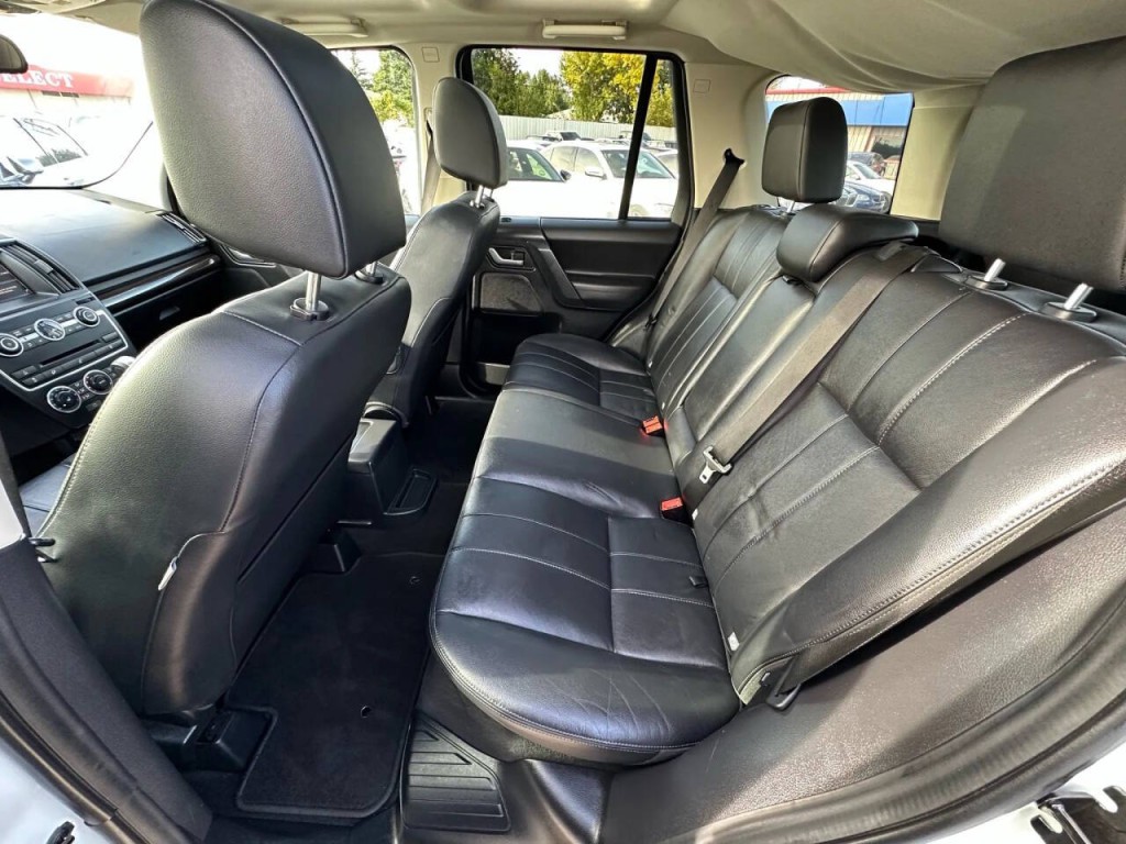 2015 Land Rover LR2 Image 14