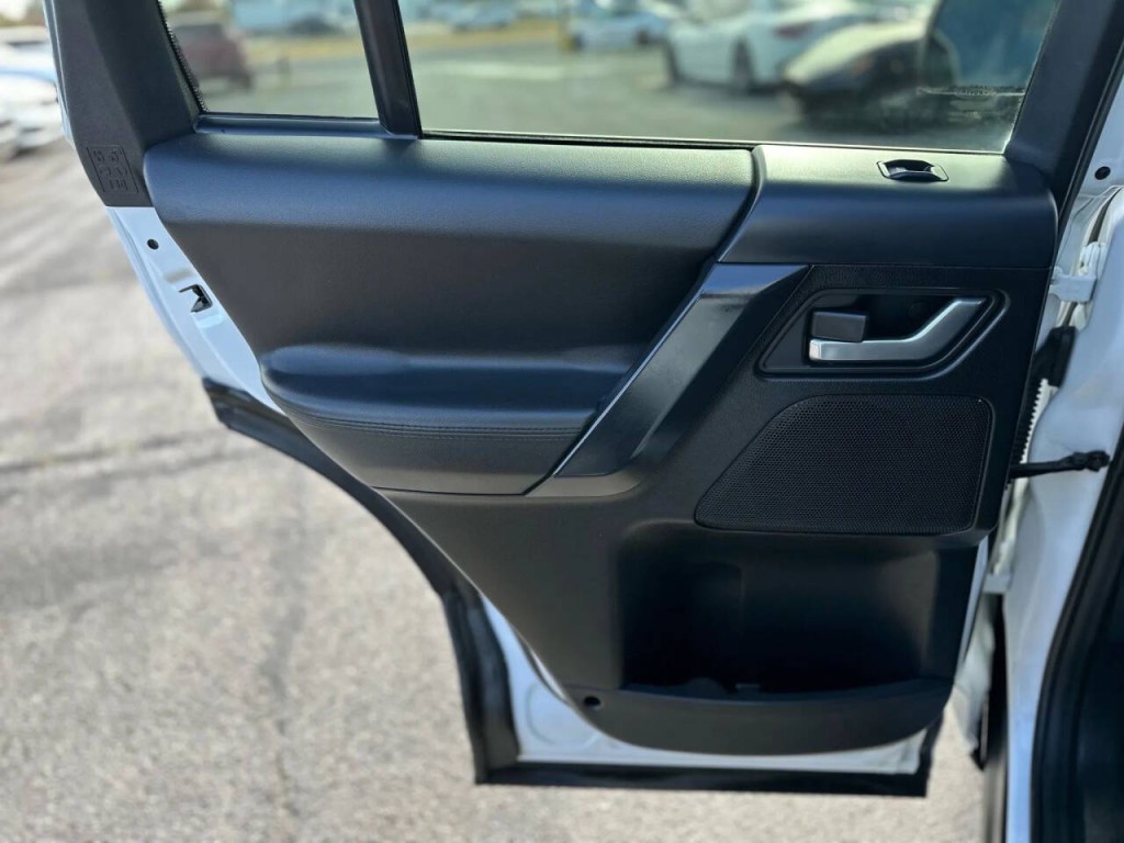 2015 Land Rover LR2 Image 18