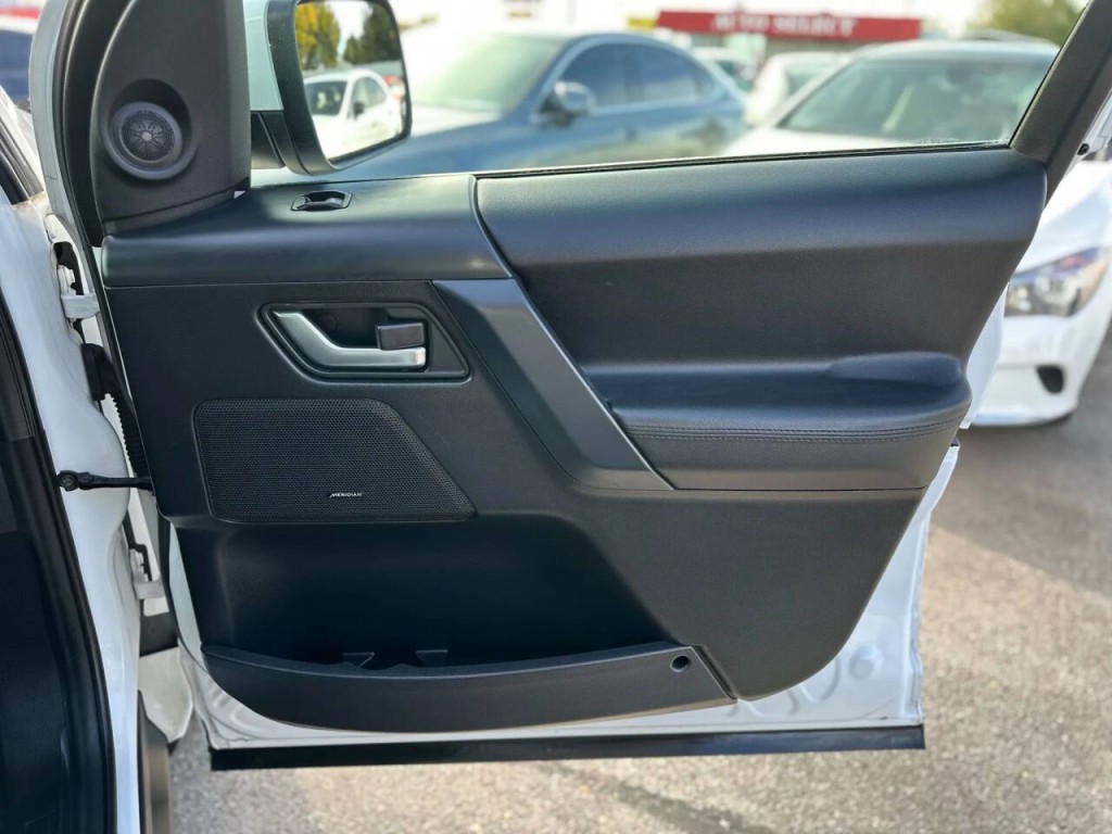 2015 Land Rover LR2 Image 19