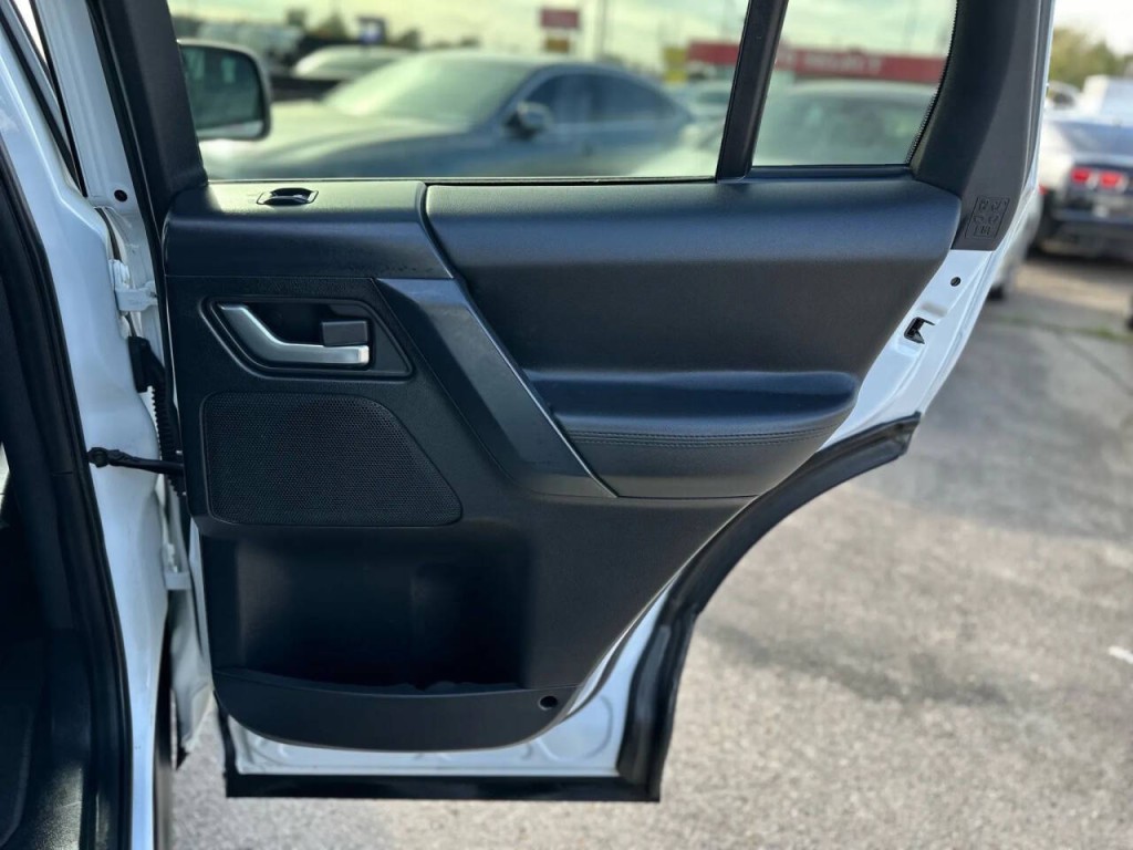 2015 Land Rover LR2 Image 20