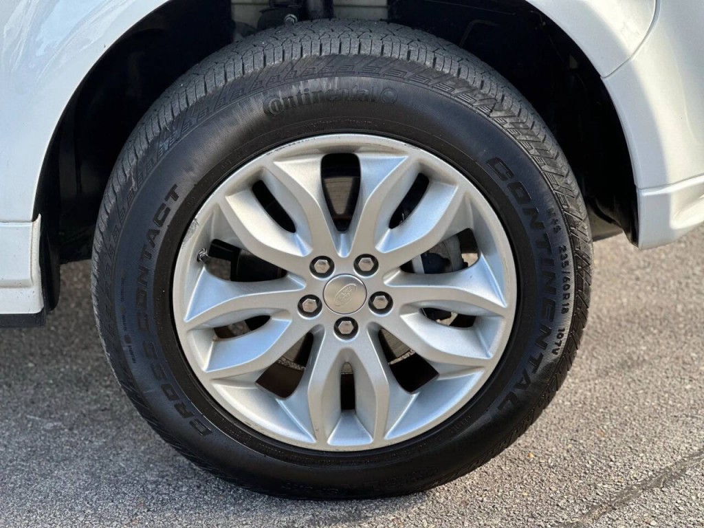 2015 Land Rover LR2 Image 21