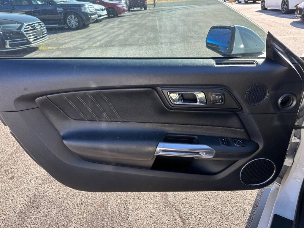 2015 Ford Mustang Image 18