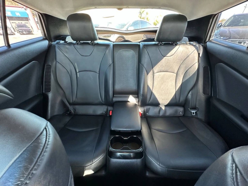 2018 Toyota Prius Image 16