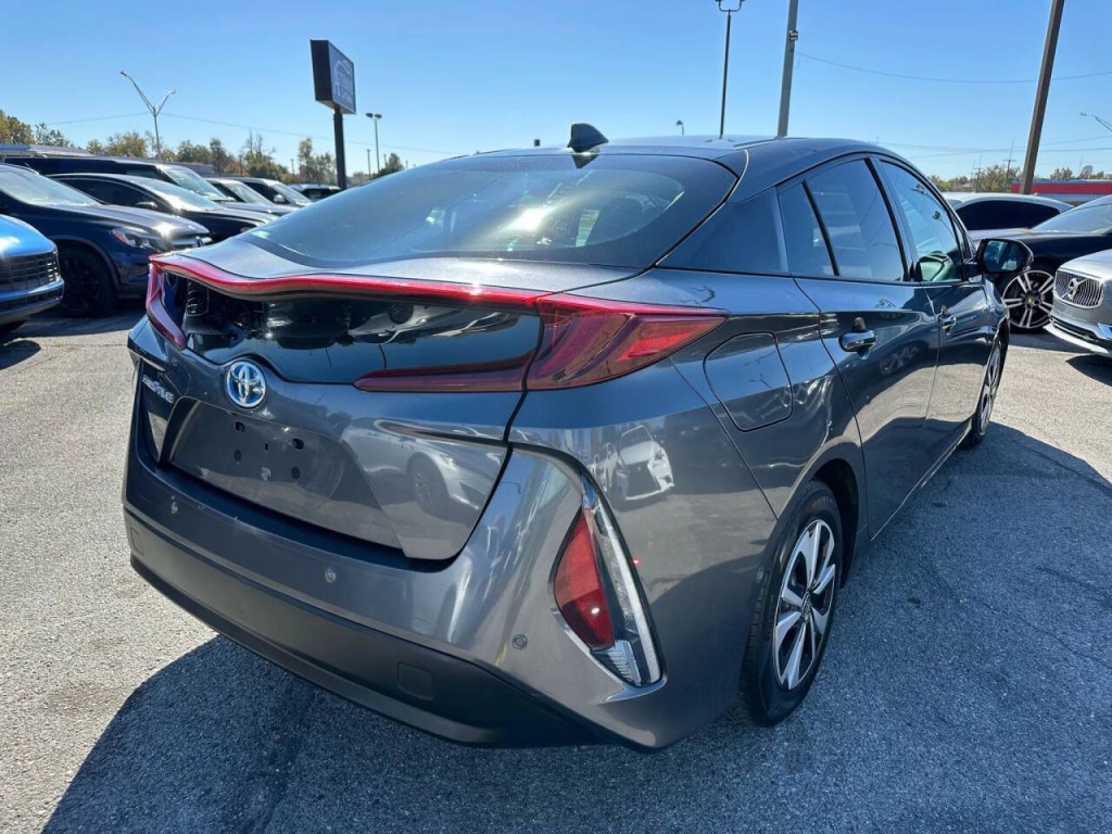 2018 Toyota Prius Image 32